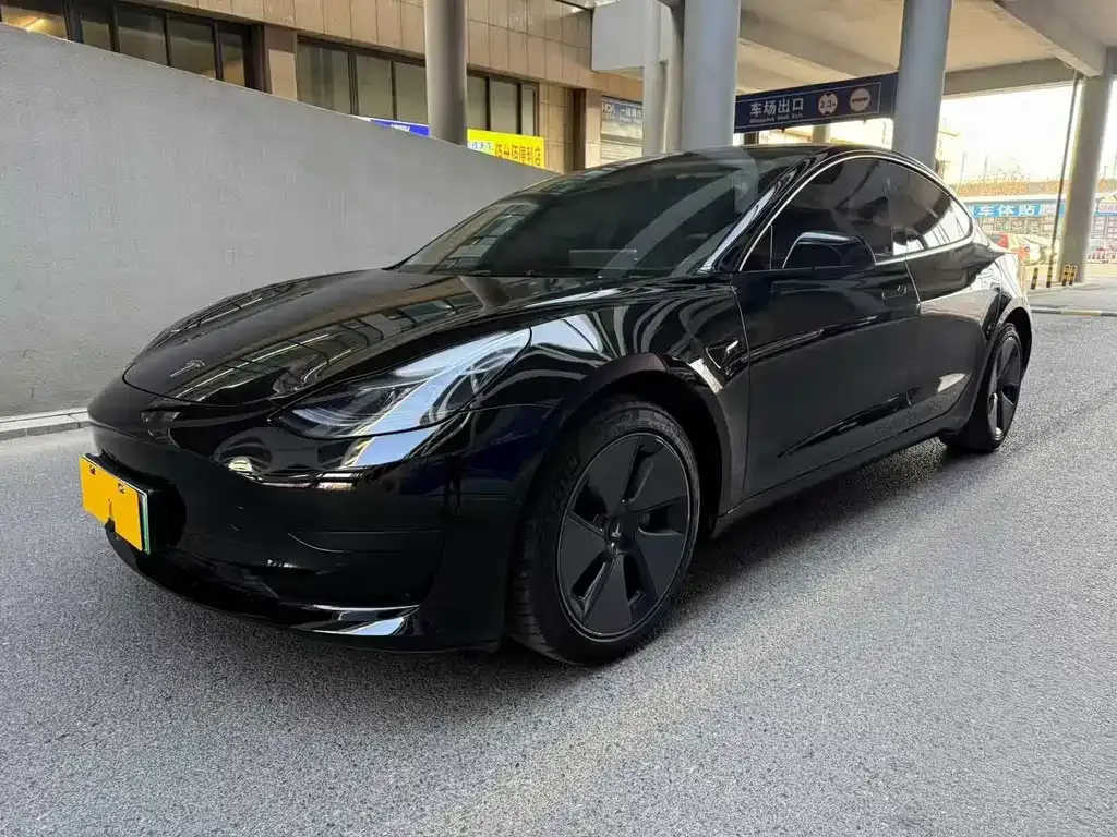 Tesla Model 3 — фото 1