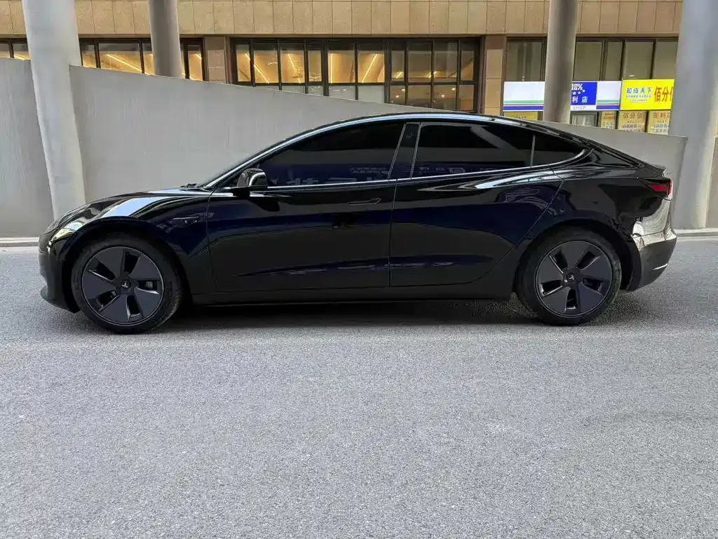 Tesla Model 3 — фото 7