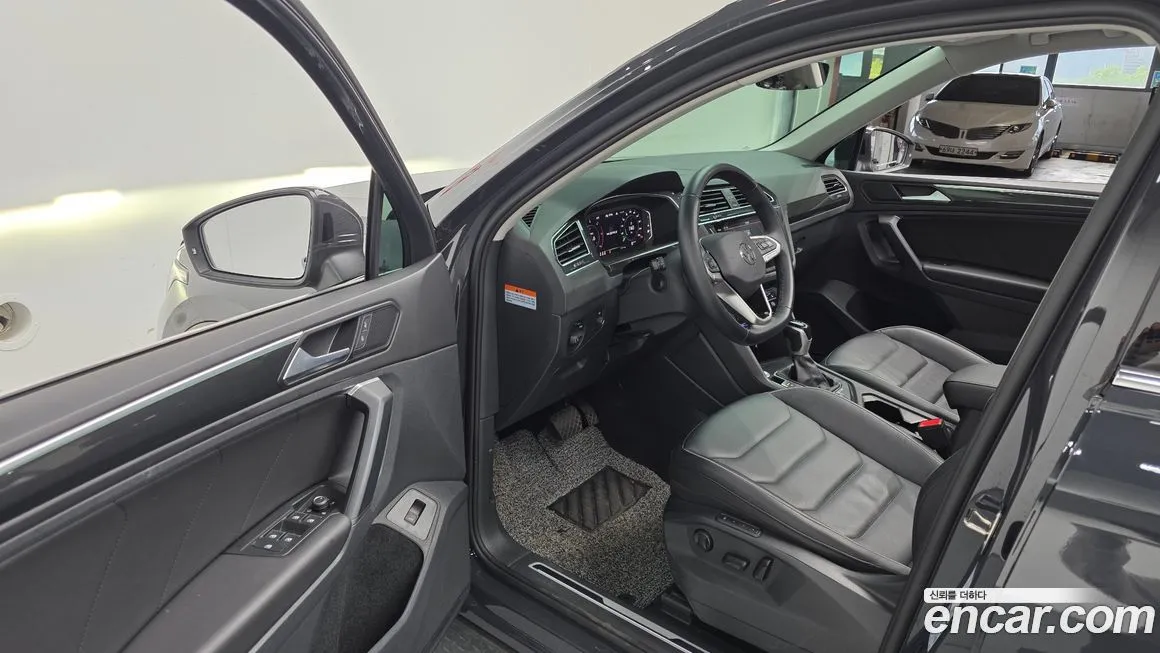 Volkswagen Tiguan — фото 10