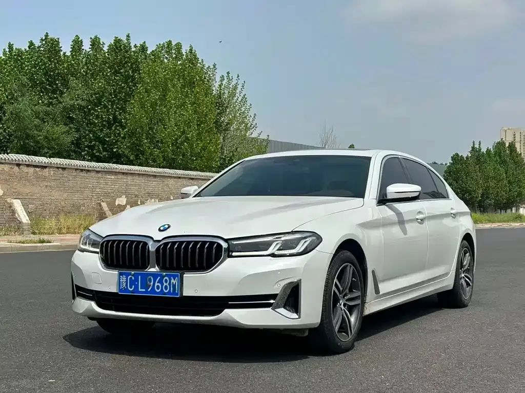 BMW 5 Series — фото 1