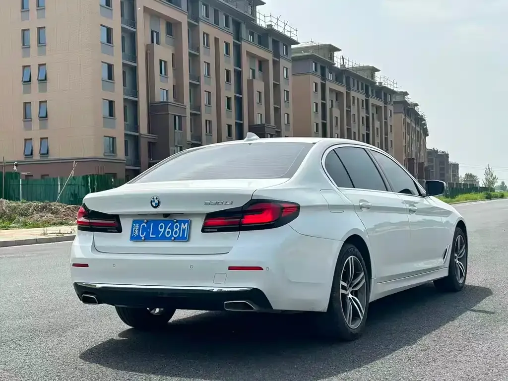 BMW 5 Series — фото 4