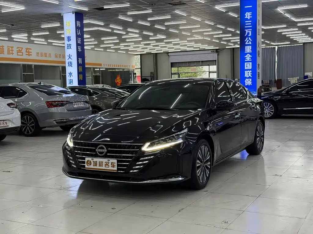 Nissan Teana — фото 1