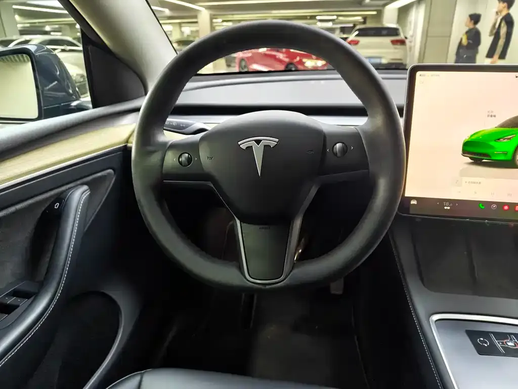 Tesla Model Y — фото 3
