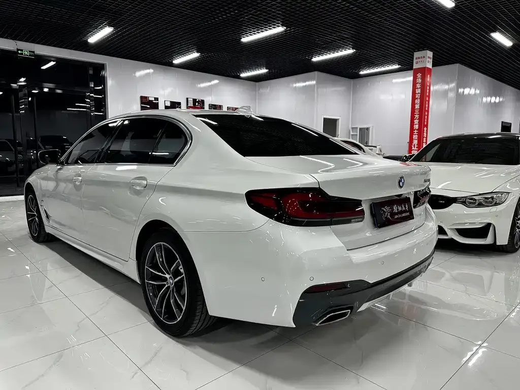 BMW 5 Series — фото 5