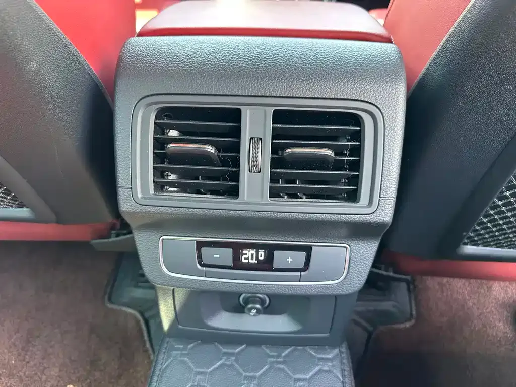 Audi SQ5 2022 из CN, фото 4