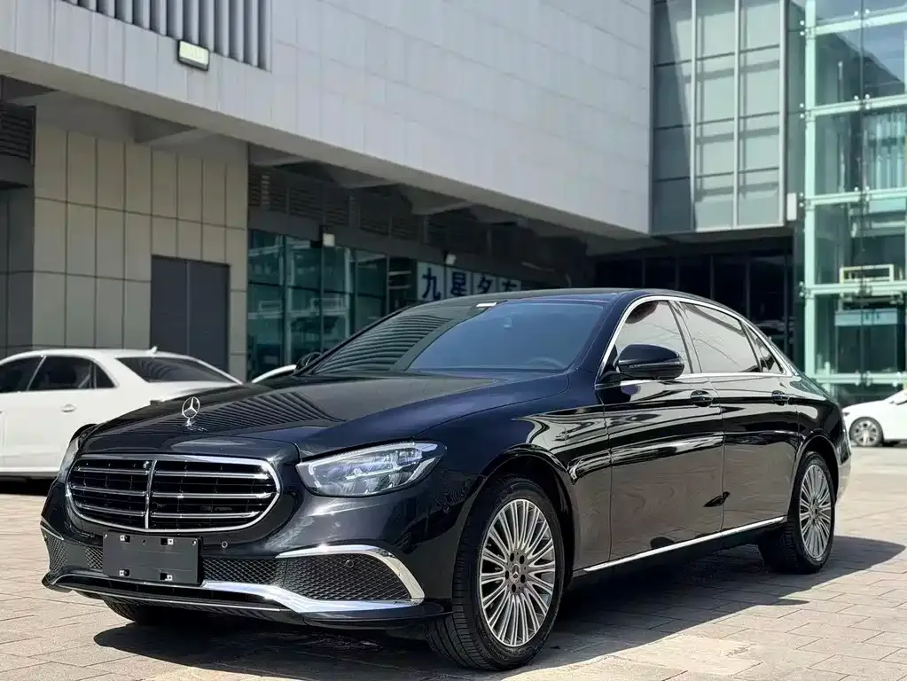 Mercedes-Benz E-Class — фото 1