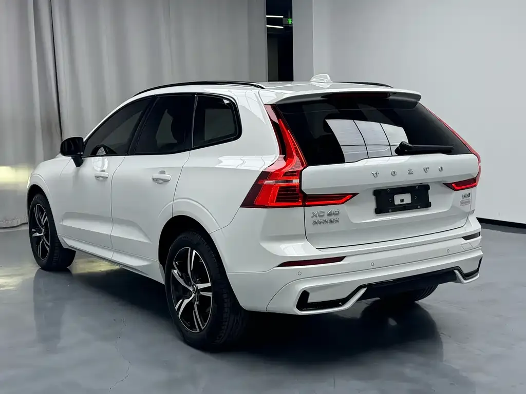 Volvo XC60 — фото 7