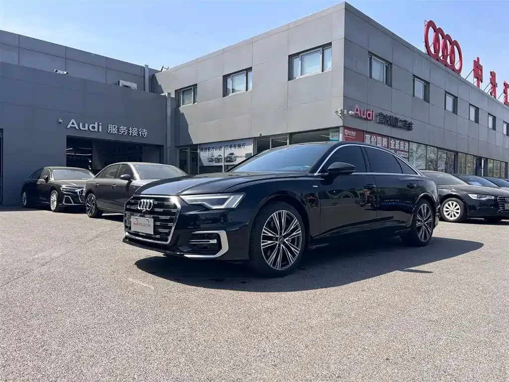 Audi A6L — фото 1