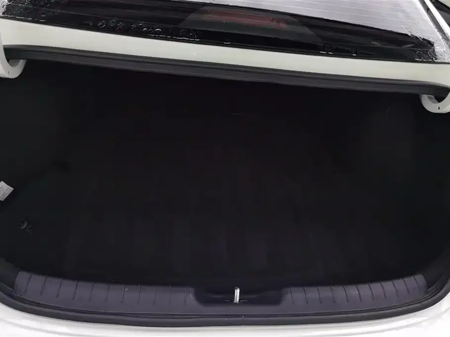 Hyundai Elantra — фото 2