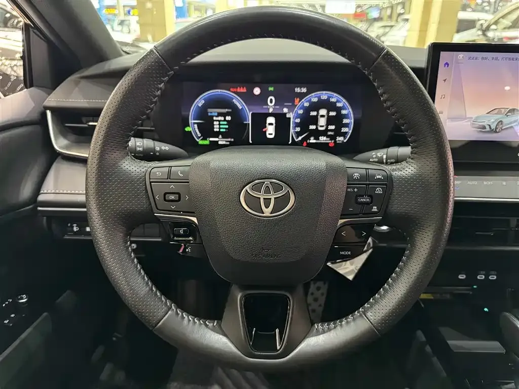 Toyota Camry — фото 6