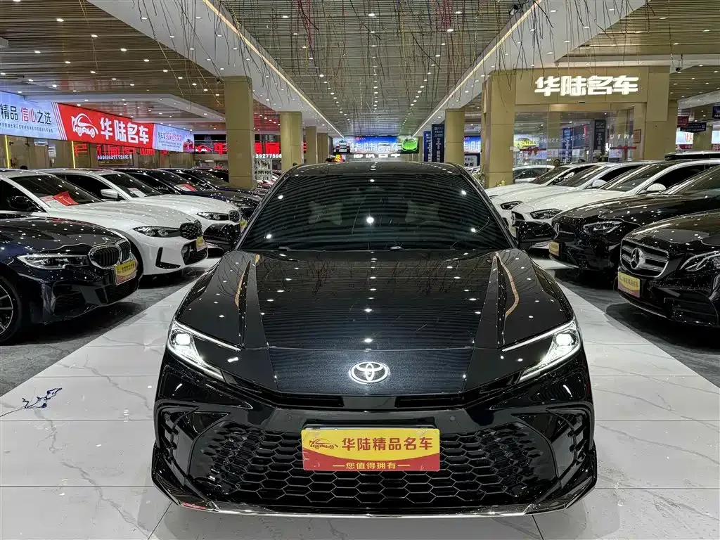 Toyota Camry — фото 7