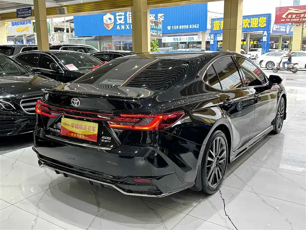 Toyota Camry — фото 10