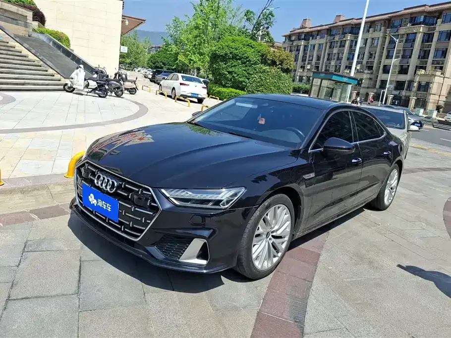 Audi A7L — фото 1