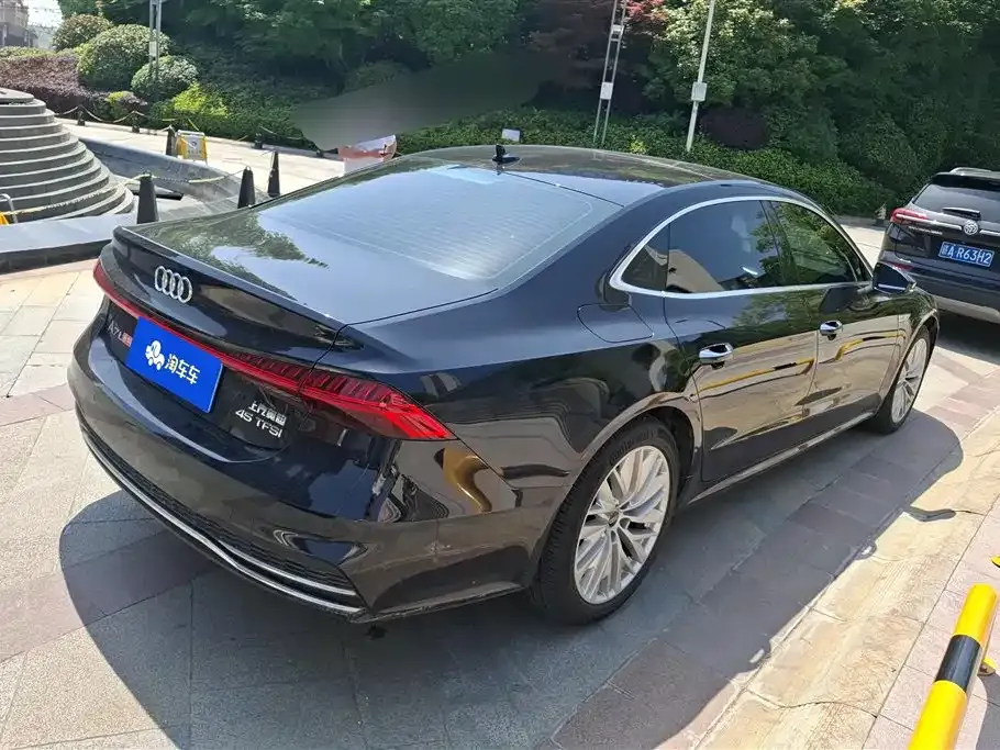 Audi A7L — фото 8