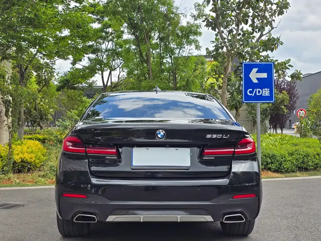 BMW 5 Series — фото 10