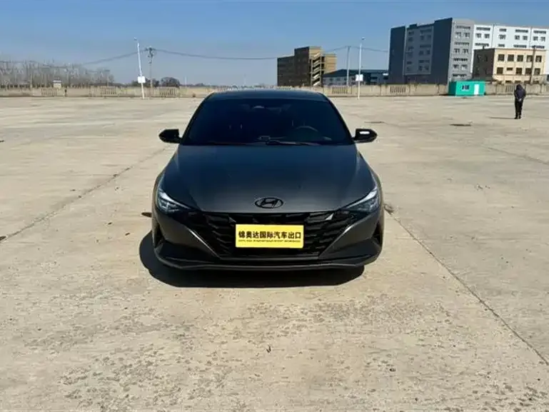Hyundai Elantra — фото 1