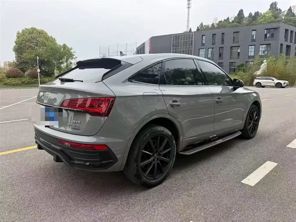 Audi Q5L Sportback — фото 5