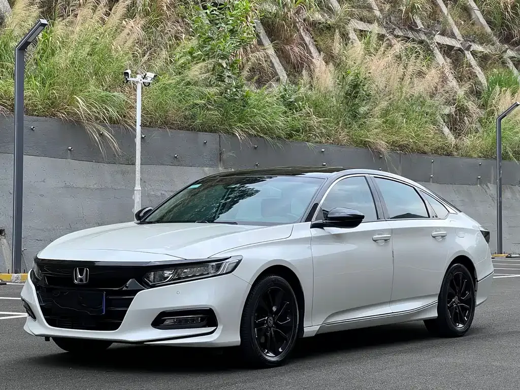 Honda Accord — фото 1