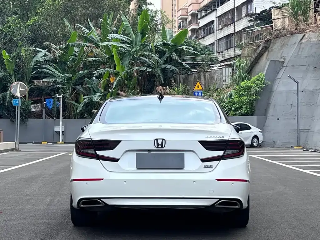 Honda Accord — фото 10