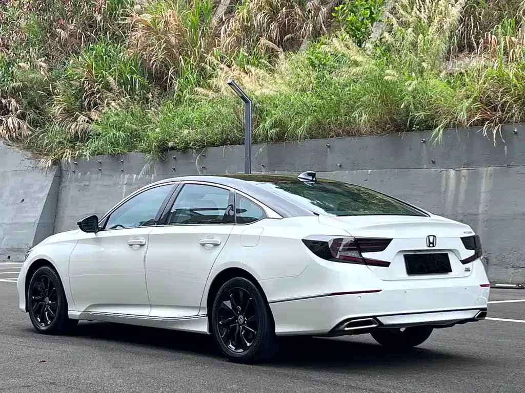Honda Accord — фото 8