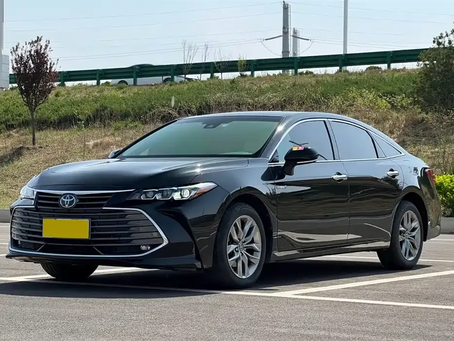 Toyota Avalon — фото 1