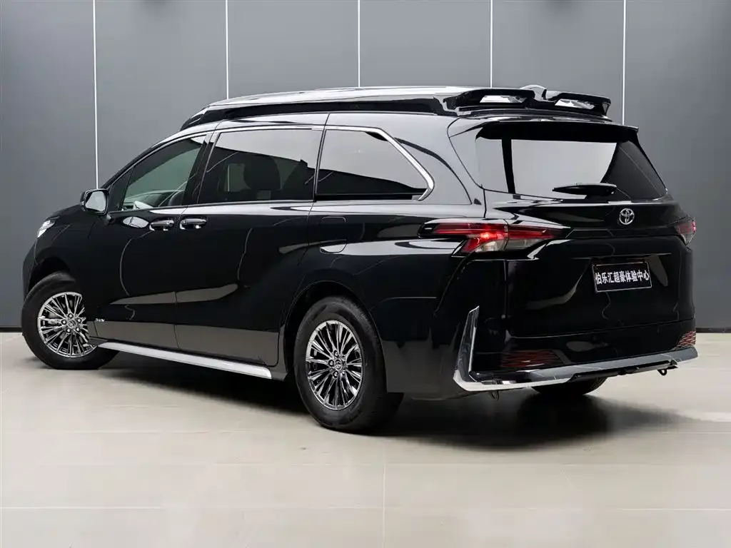 Toyota Granvia — фото 4