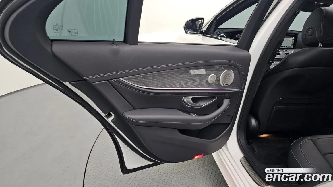 Mercedes-Benz E-Class 2023 из KR, фото 7