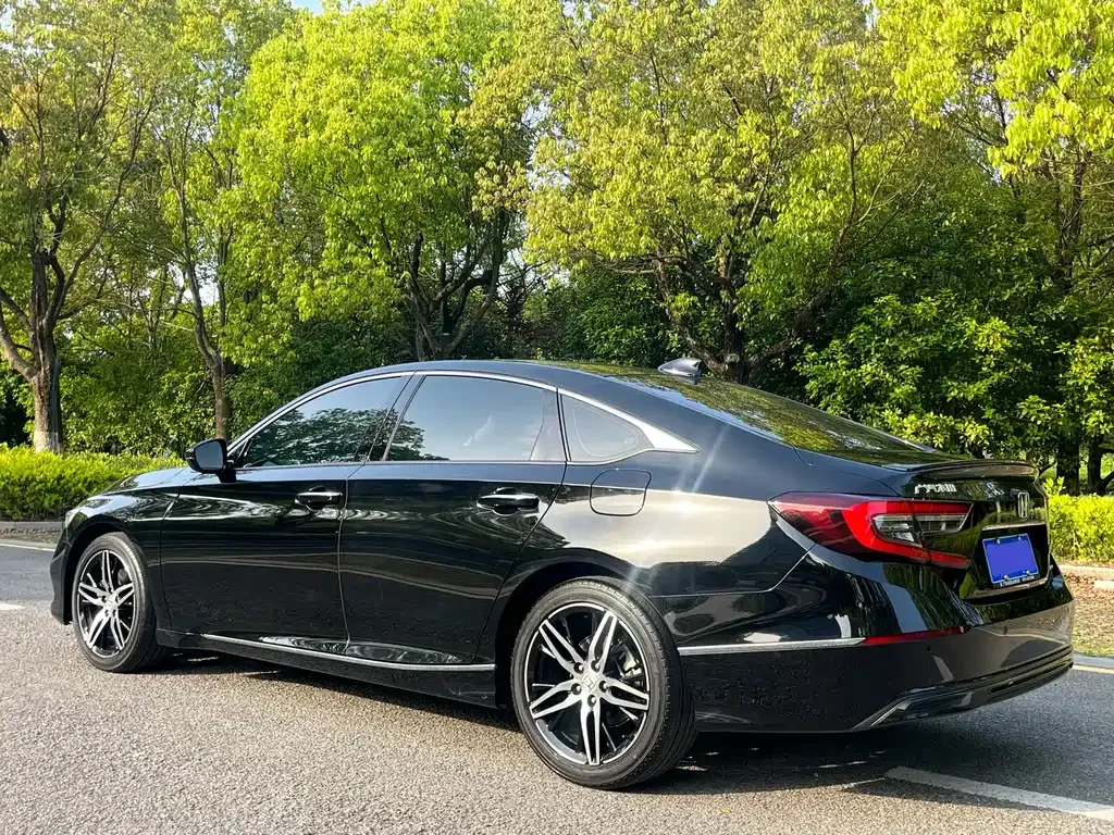 Honda Accord — фото 8