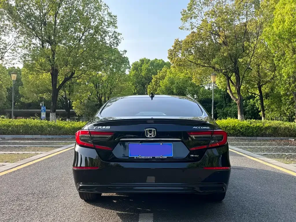 Honda Accord — фото 10