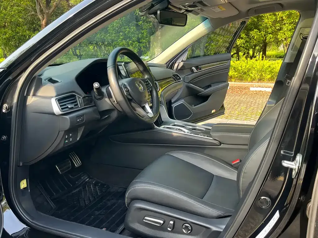 Honda Accord — фото 9