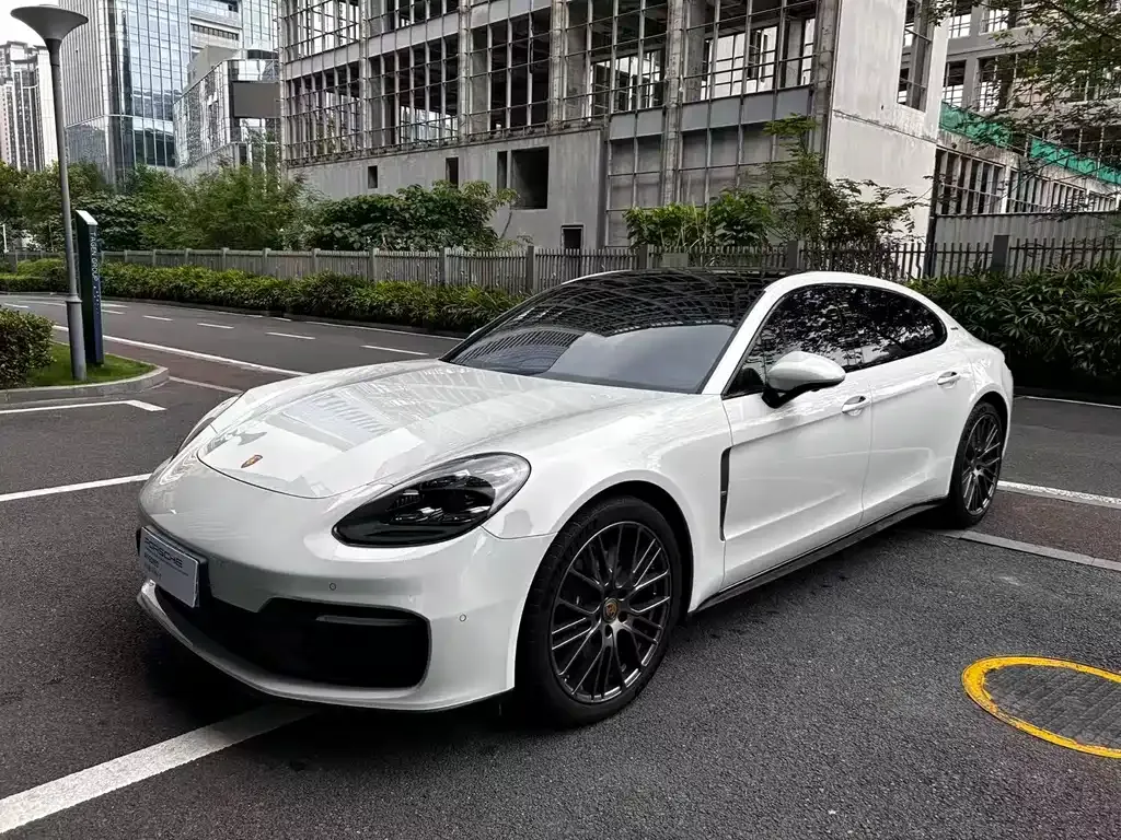 Porsche Panamera — фото 1