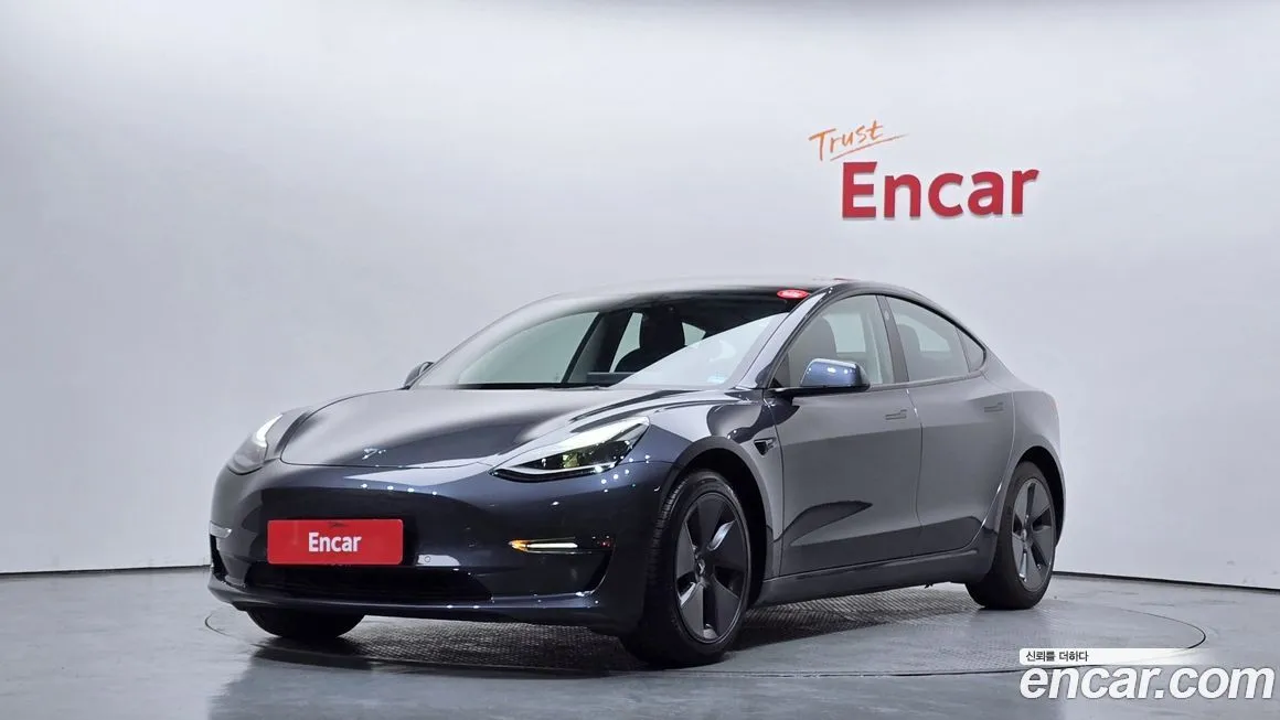Tesla Model 3 — фото 1