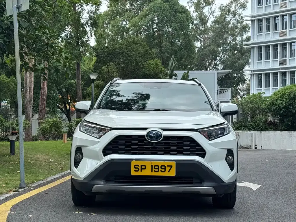 Toyota RAV4 — фото 8