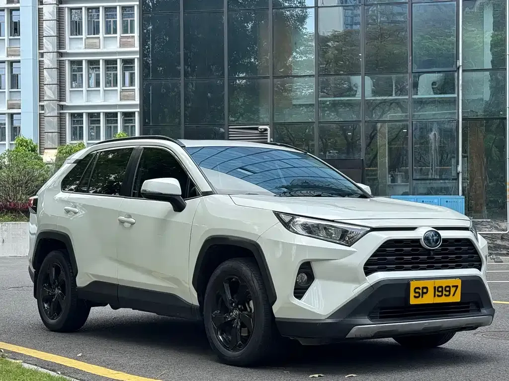 Toyota RAV4 — фото 5