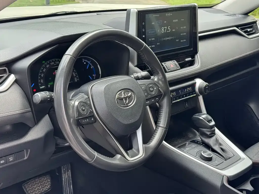 Toyota RAV4 — фото 2