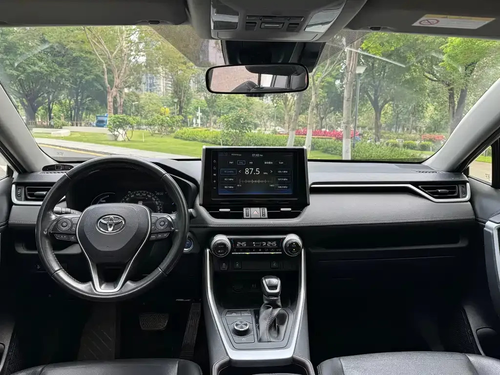 Toyota RAV4 — фото 3