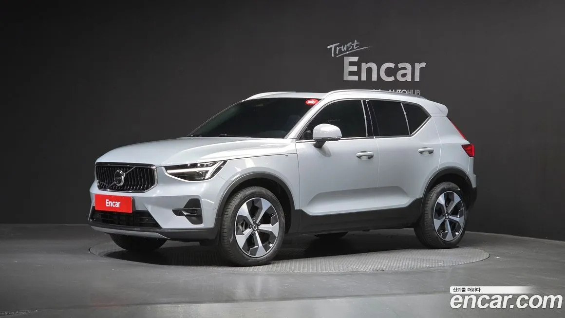 Volvo XC40 — фото 1