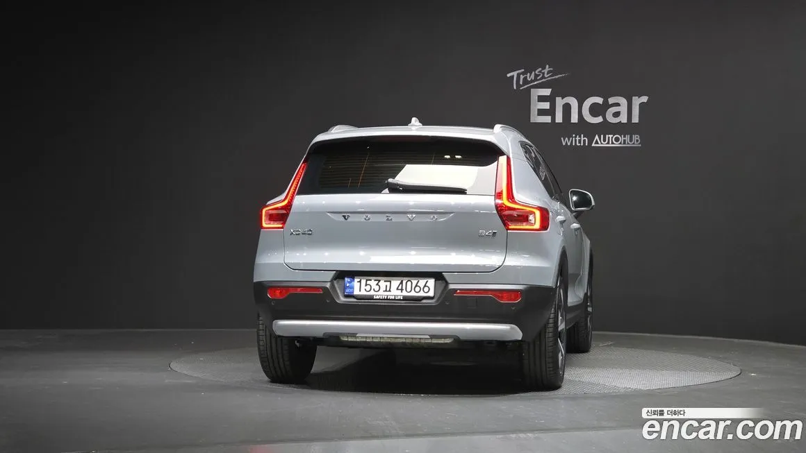 Volvo XC40 — фото 2