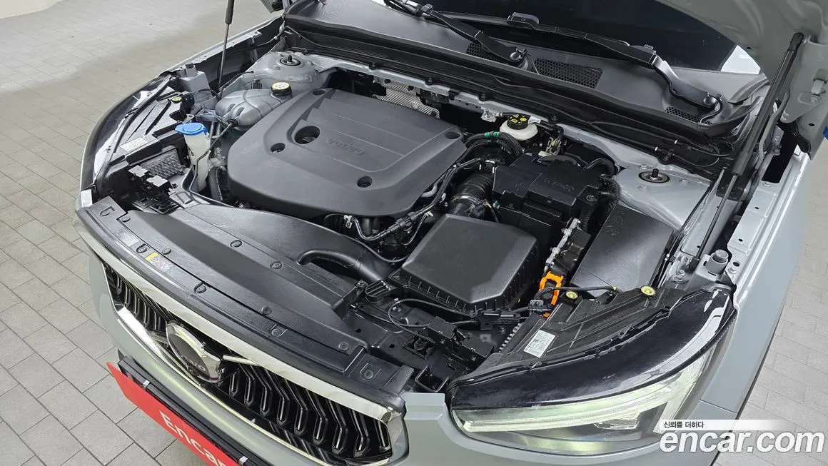 Volvo XC40 — фото 10