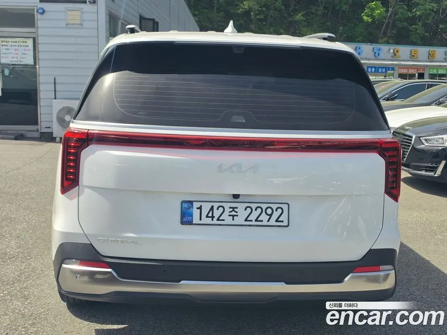 Kia Carnival — фото 10