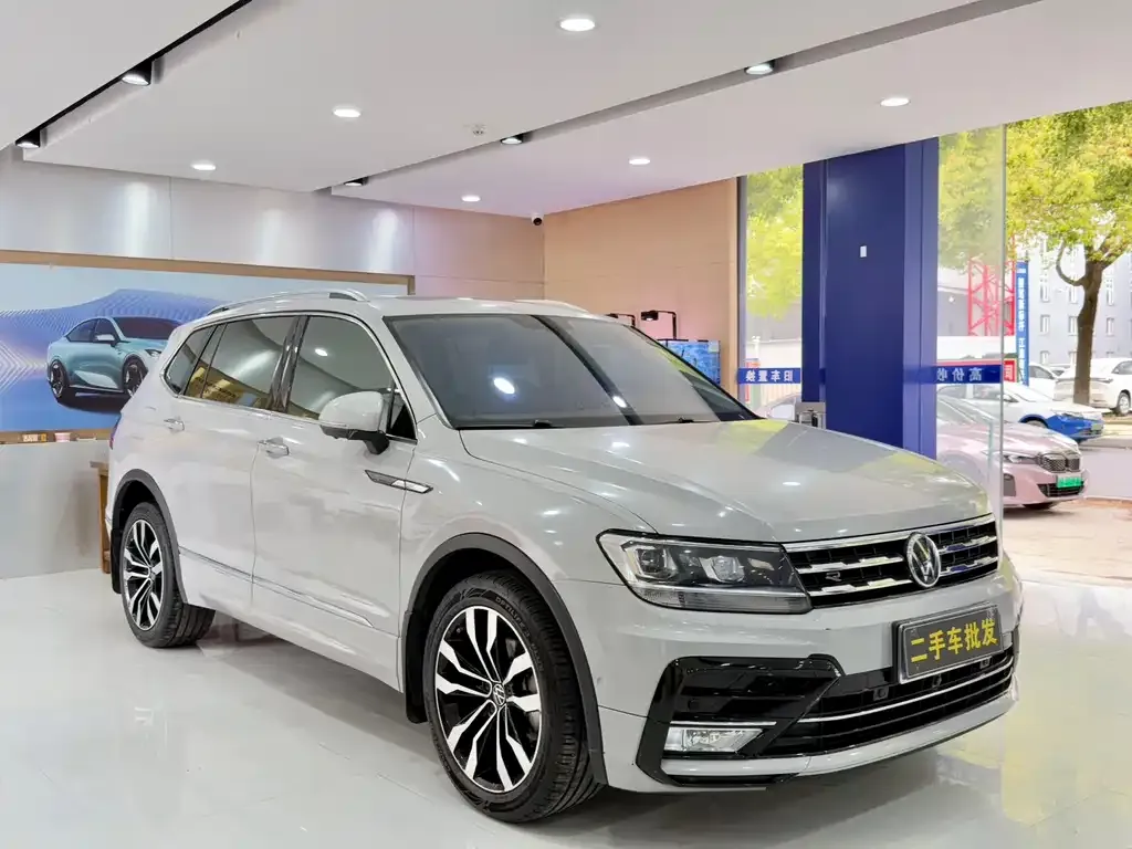 Volkswagen Tiguan L — фото 8