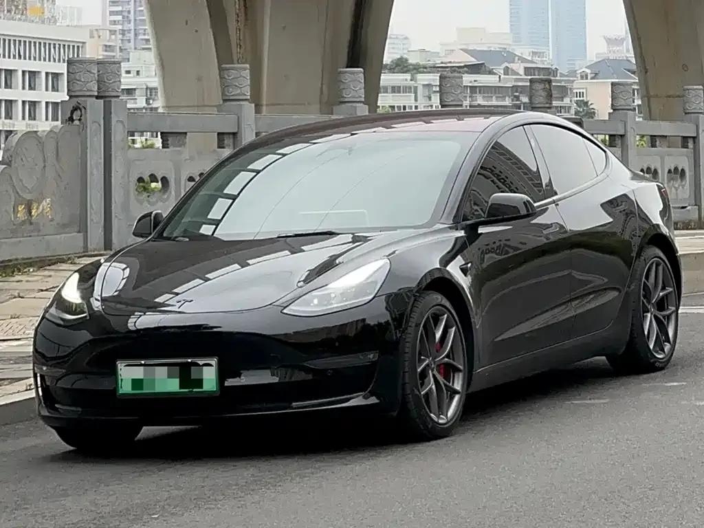 Tesla Model 3 — фото 1