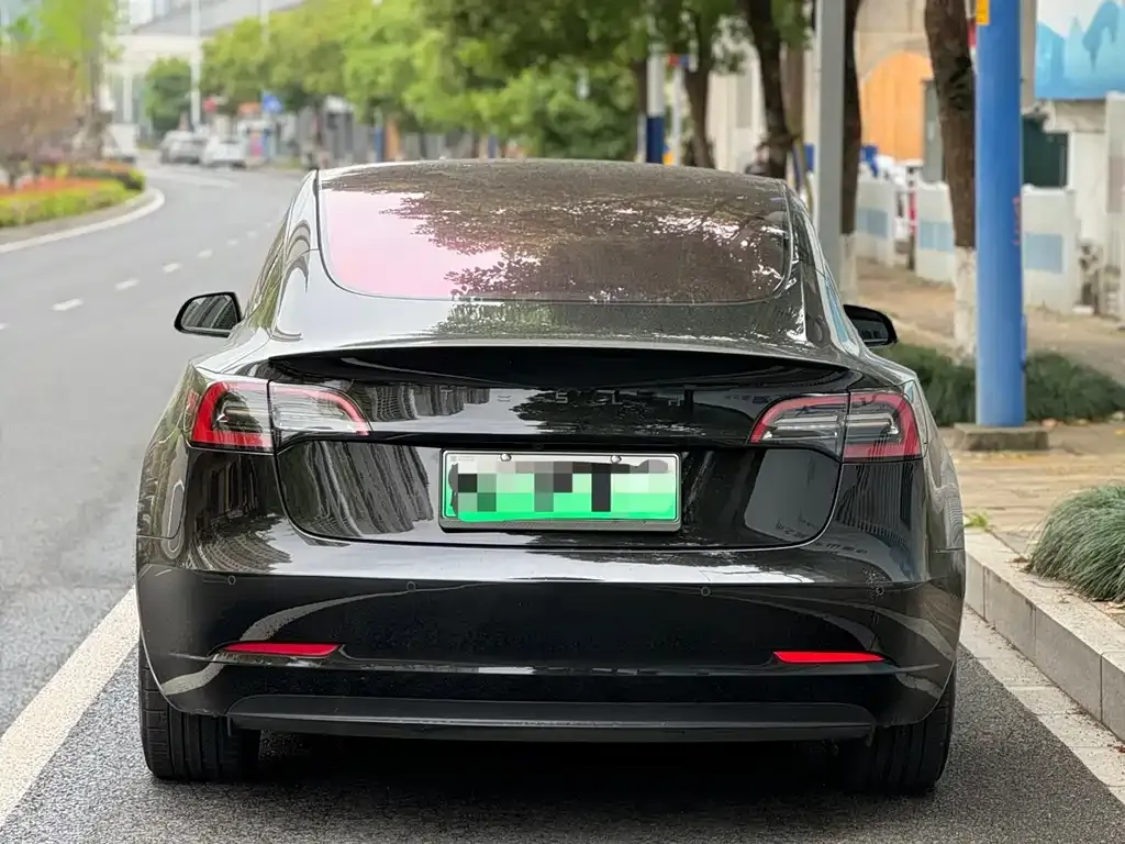 Tesla Model 3 — фото 9