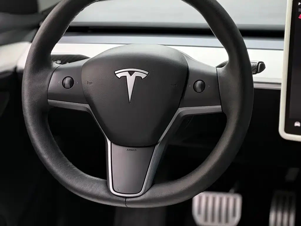 Tesla Model 3 — фото 3