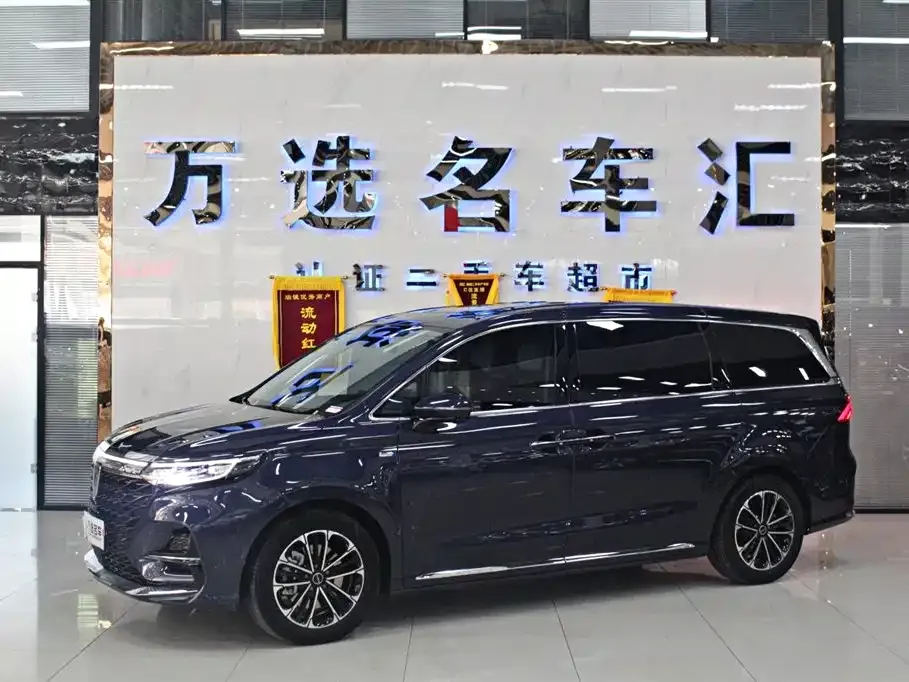 Roewe iMAX8 — фото 1