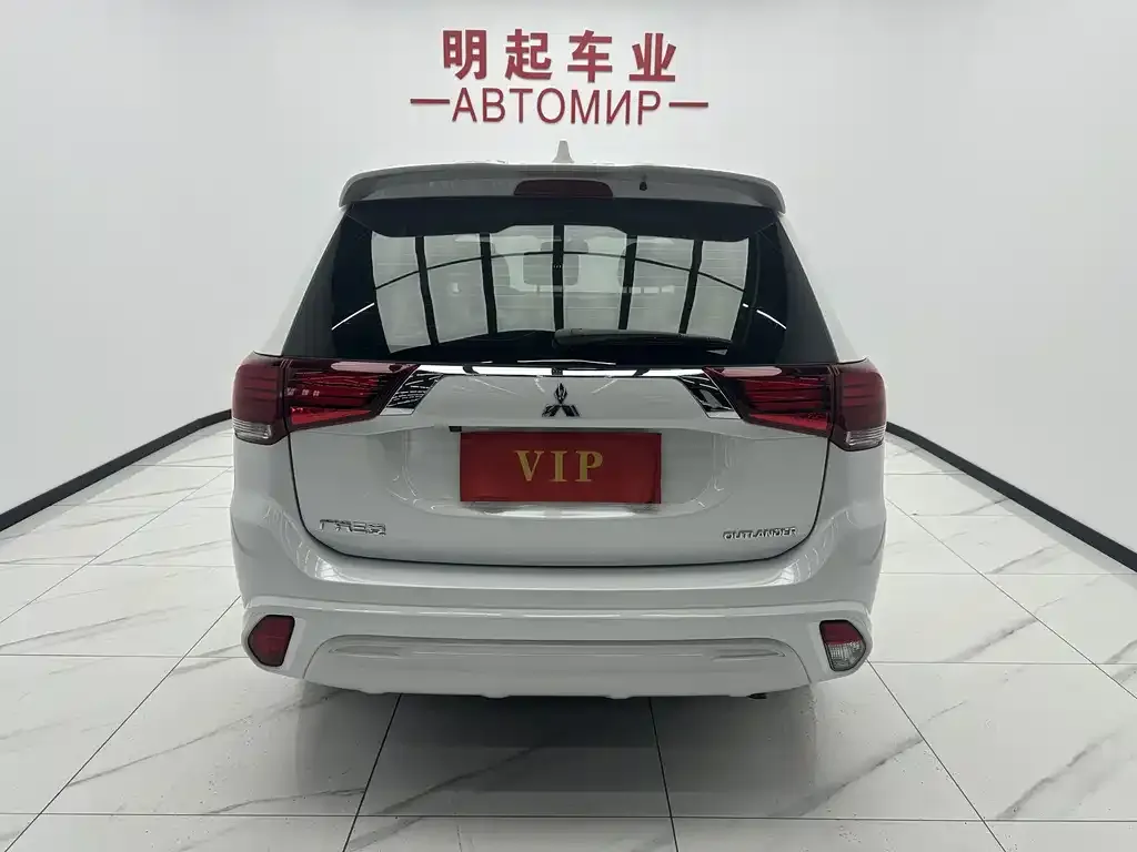 Mitsubishi Outlander — фото 2