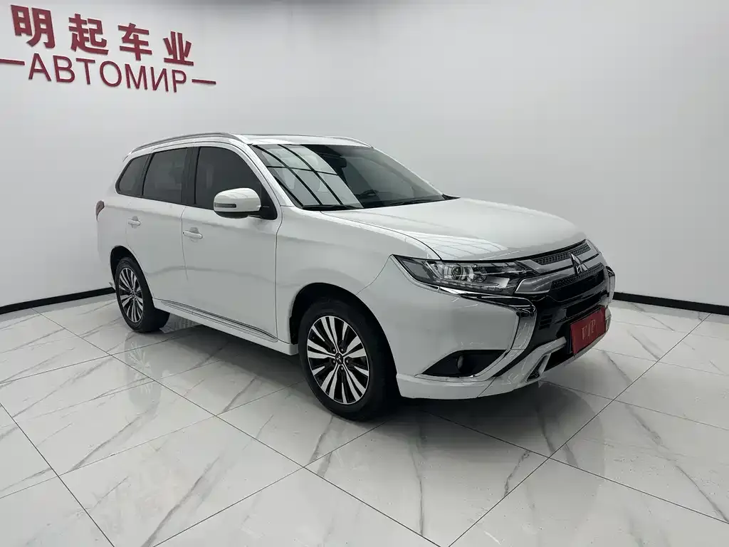 Mitsubishi Outlander — фото 3