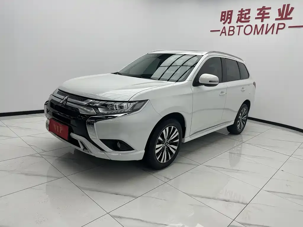 Mitsubishi Outlander — фото 5