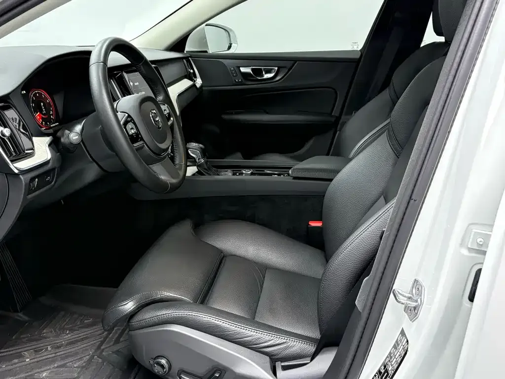 Volvo S60 — фото 10