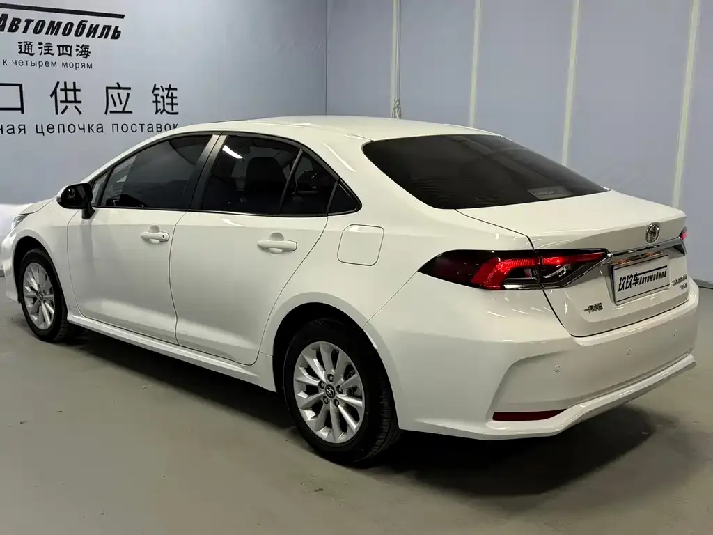 Toyota Corolla — фото 10